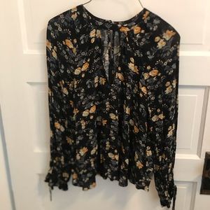 American Eagle top with button back